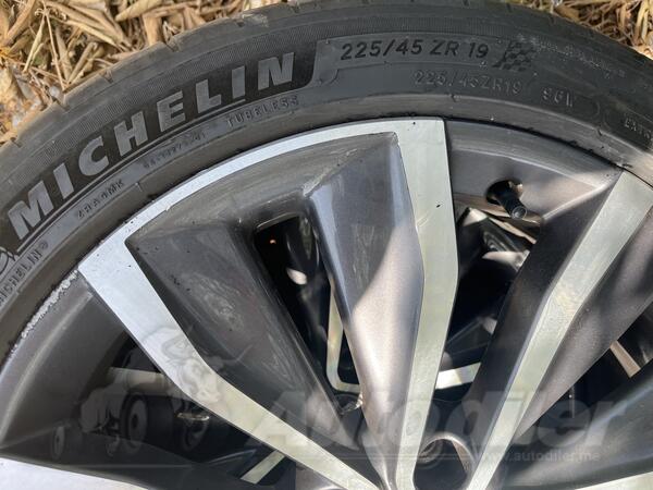 Fabričke felne i michelin gume