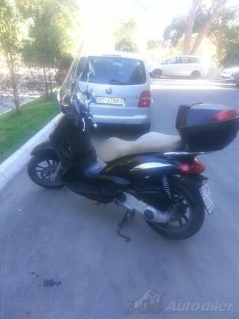 Piaggio - beverli cruiser