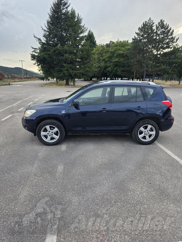 Toyota - RAV 4 - 2200