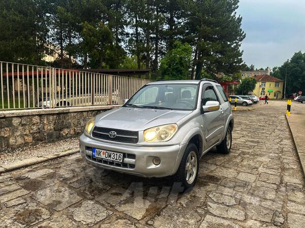 Toyota - RAV 4 - 2.0