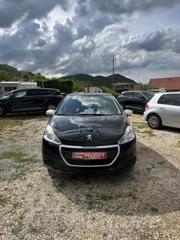 Peugeot - 208 - 1.2 i 10.2018