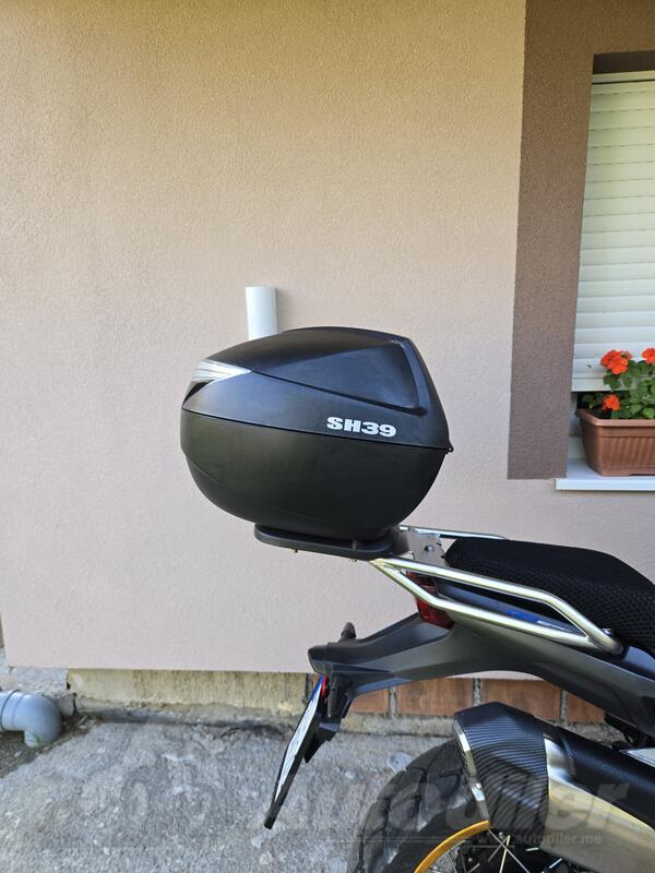 Krovni nosači, koferi, šatori i galerije