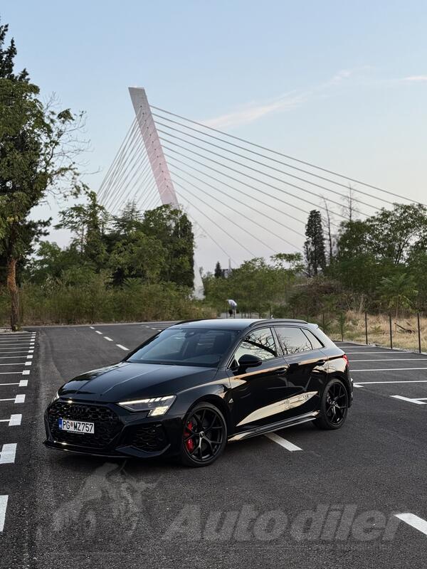 Audi - RS3 - Dynamic