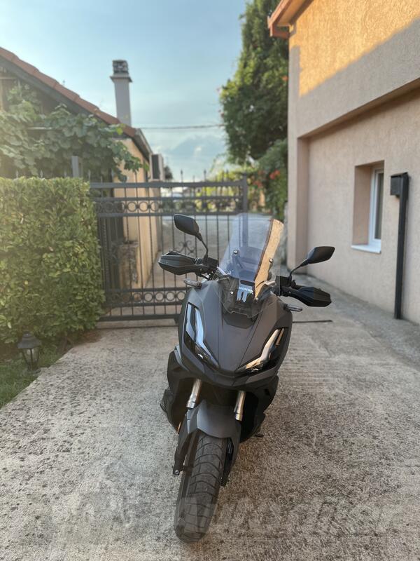 Honda - adv350