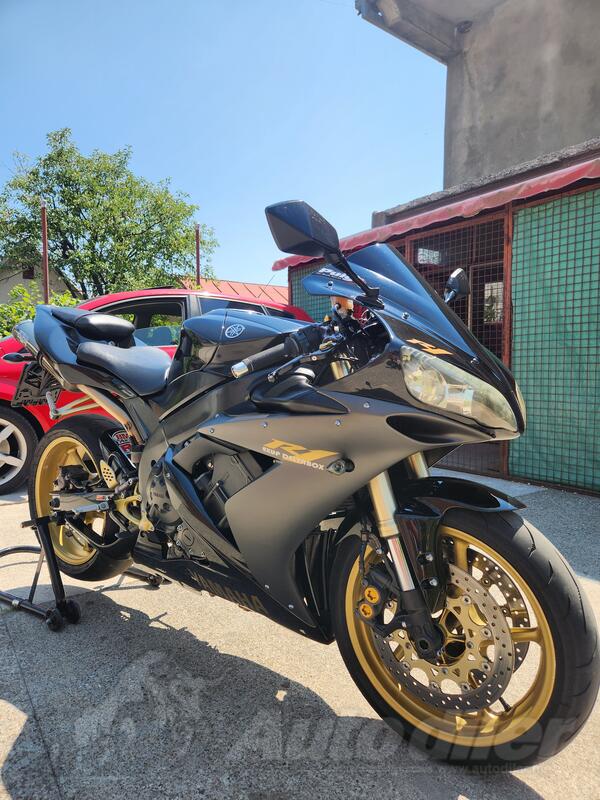Yamaha - R1