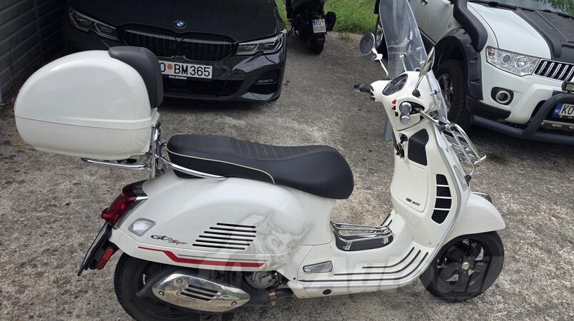 Piaggio - Vespa