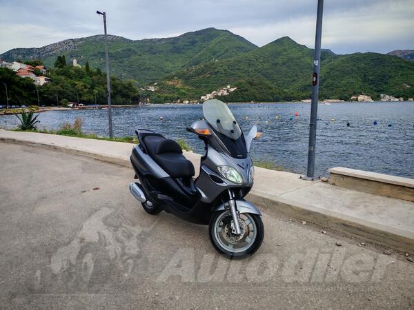 Piaggio - X9