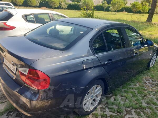 U djelovima BMW - 318 2.0d