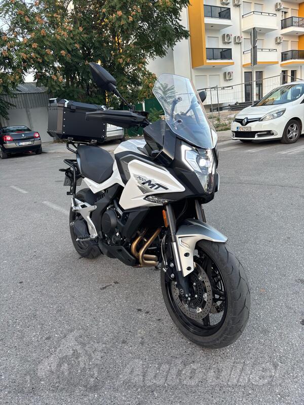 CFMoto - MT 700