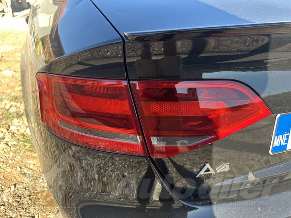 Oba stop svjetla za Audi - A4    - 2010