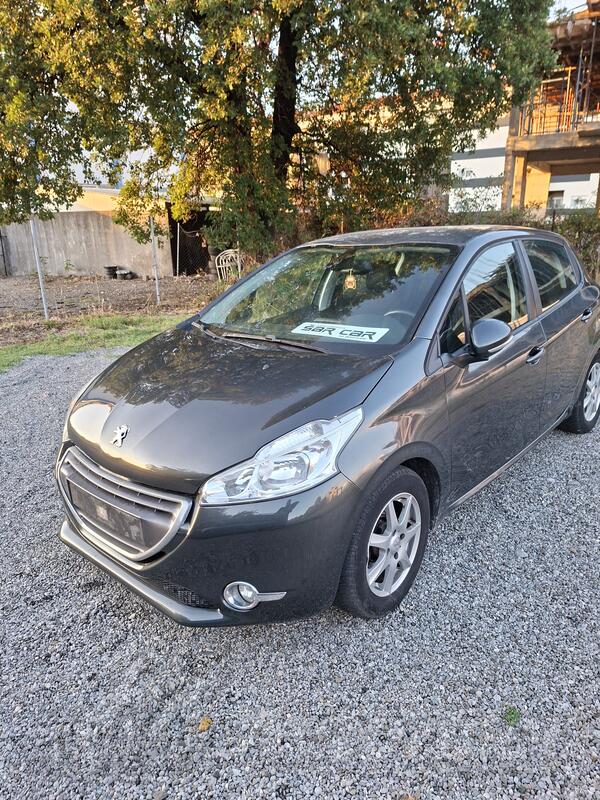 Peugeot - 208 - 1.2 benzin