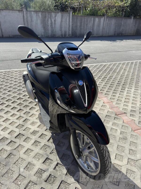 Piaggio - BEVERLY 300 ABS ASR 2025g