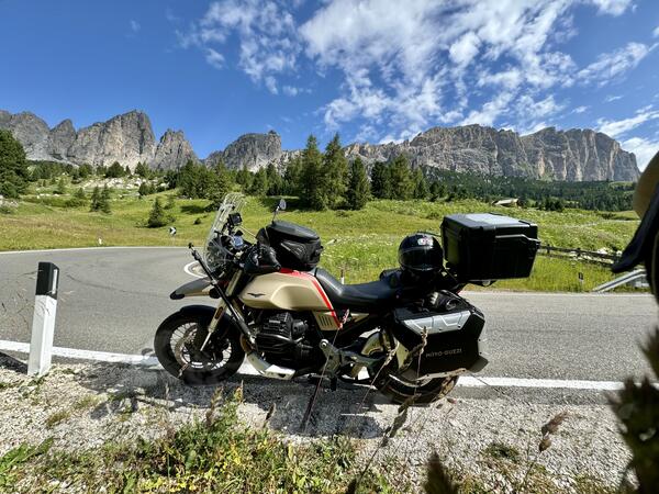 Moto Guzzi - V 85tt
