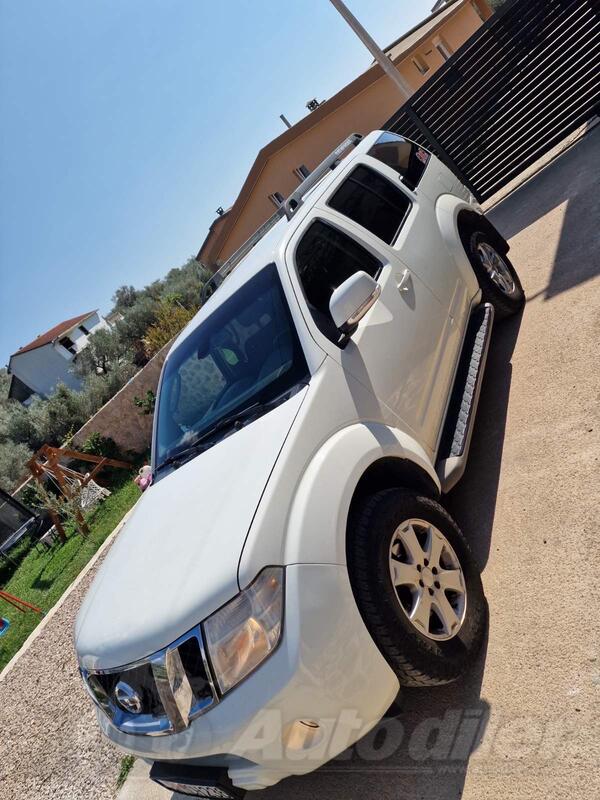 Nissan - Pathfinder - 2.5 140
