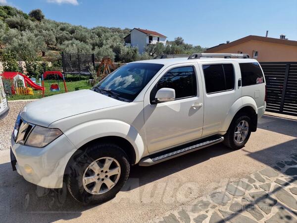 Nissan - Pathfinder - 2.5 140