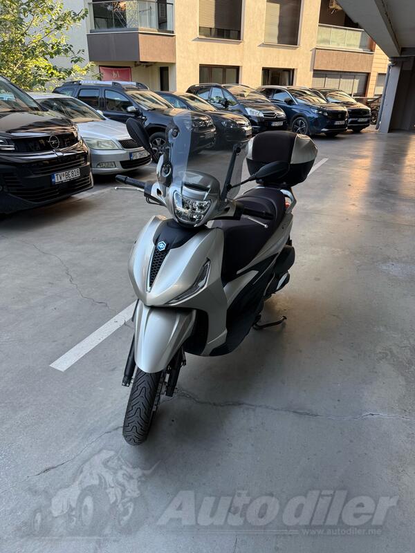 Piaggio - Beverly 300