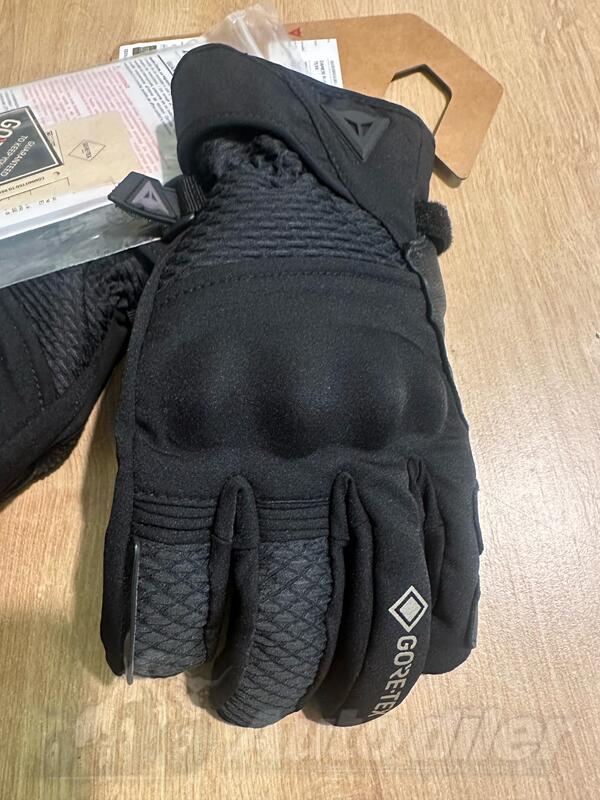 Nove Dainese GORE-TEX rukavice