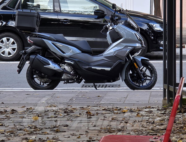 SYM - adx 300