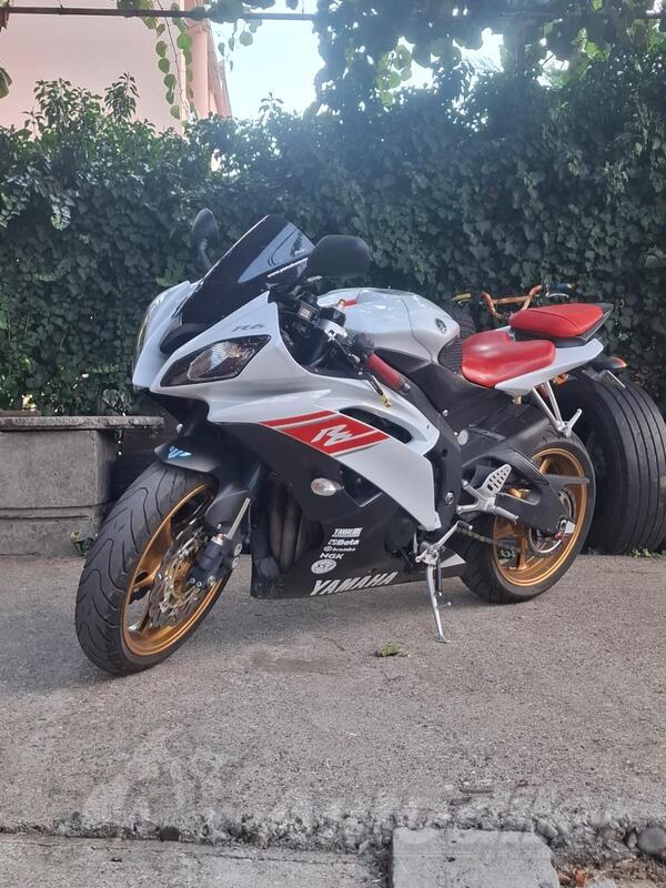 Yamaha - R6R