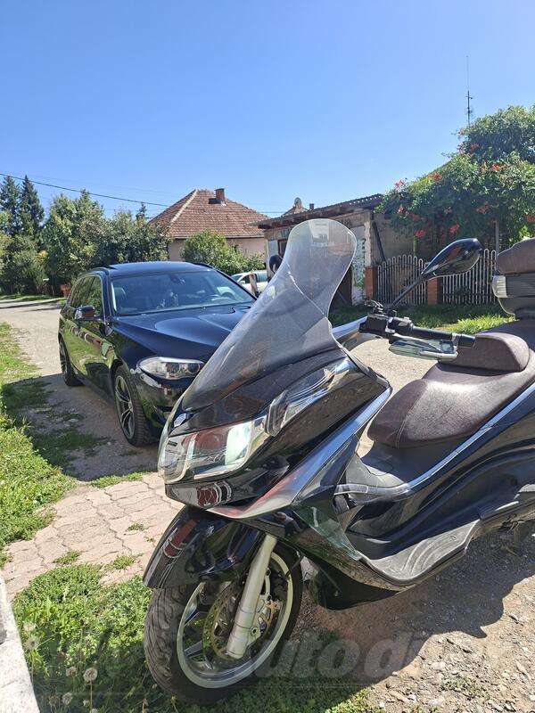 Piaggio - x10