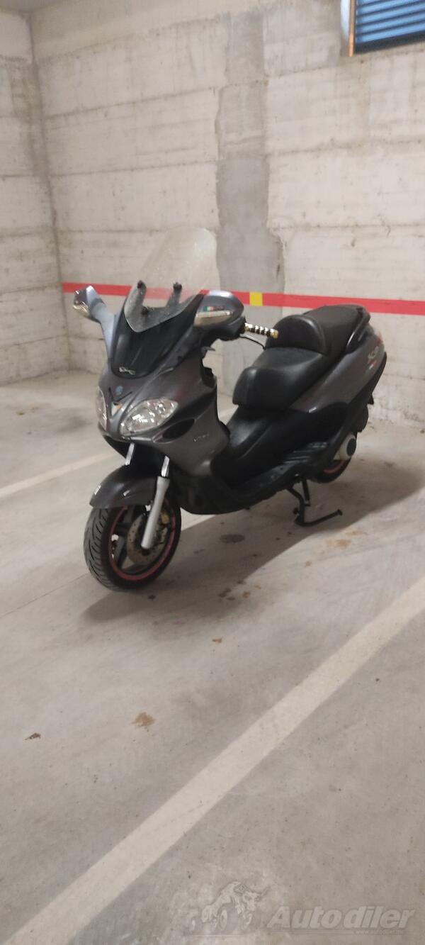 Piaggio - X9