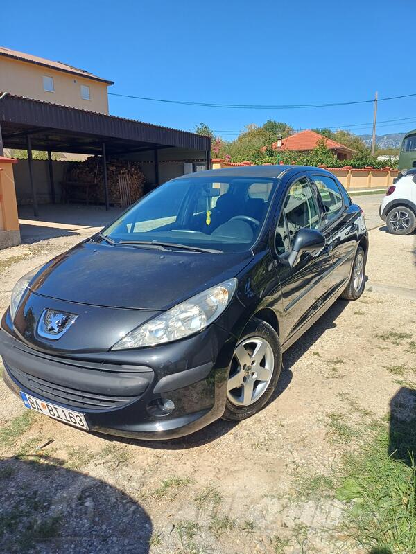 Peugeot - 207 - 1.4 16 v benzin