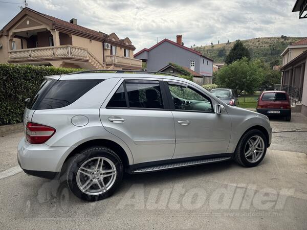 Mercedes Benz - ML 320 - 320