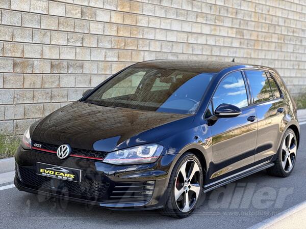 Volkswagen - Golf GTI - 2.0tsi