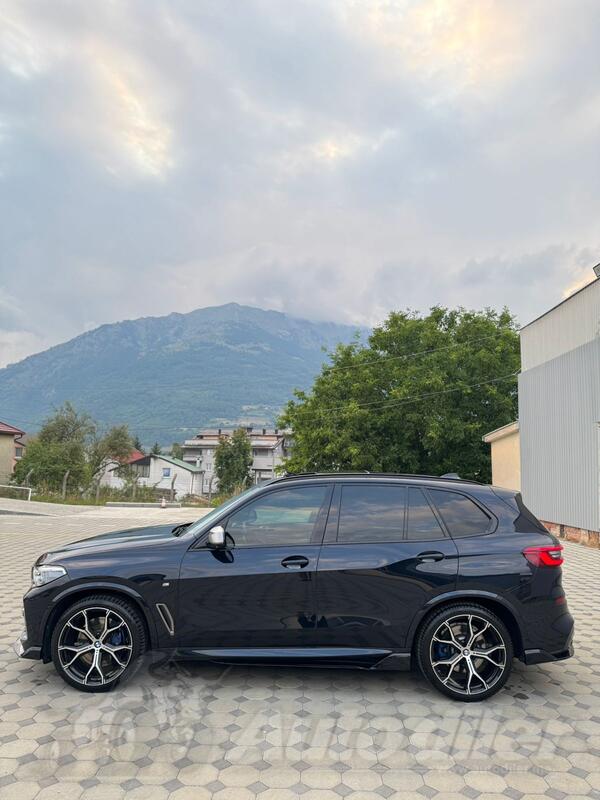 BMW - X5 M50 - 3.0