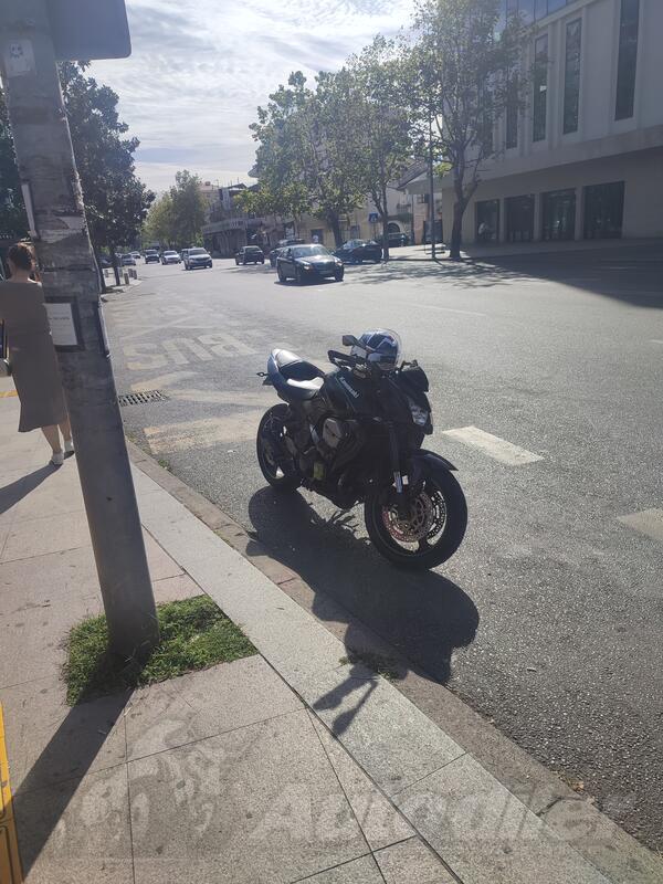 Kawasaki - Zr750
