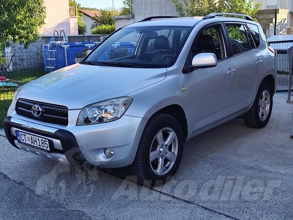 U djelovima Toyota - RAV 4 2,2 d4d