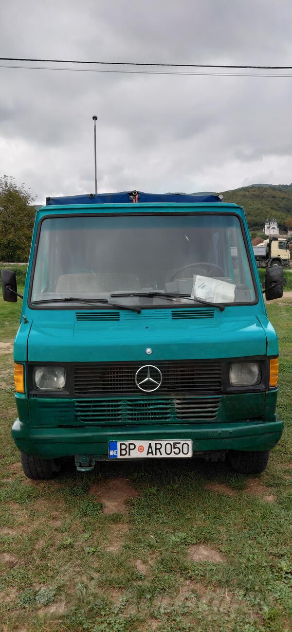 Mercedes Benz - 209D