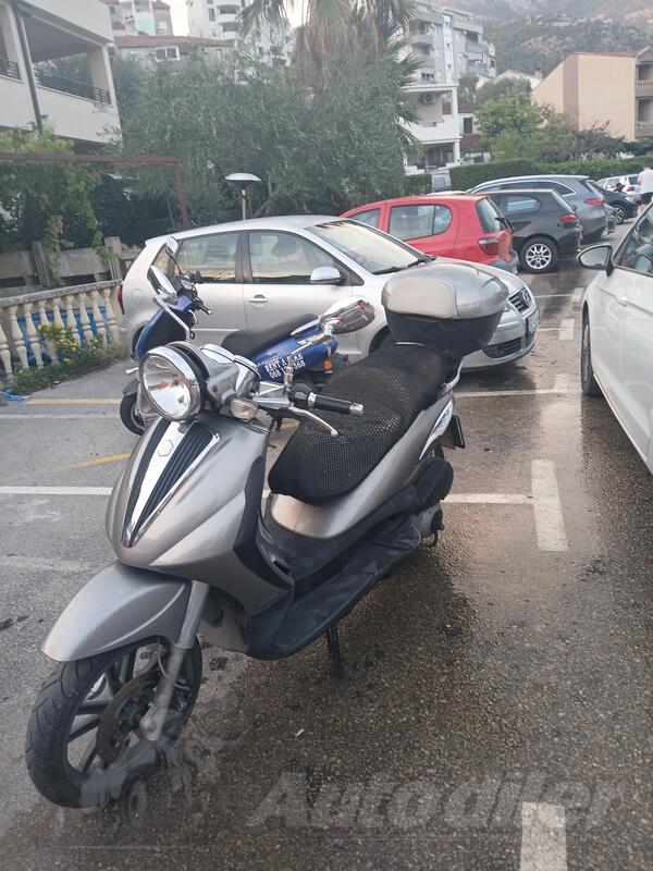 Piaggio - cruser 300