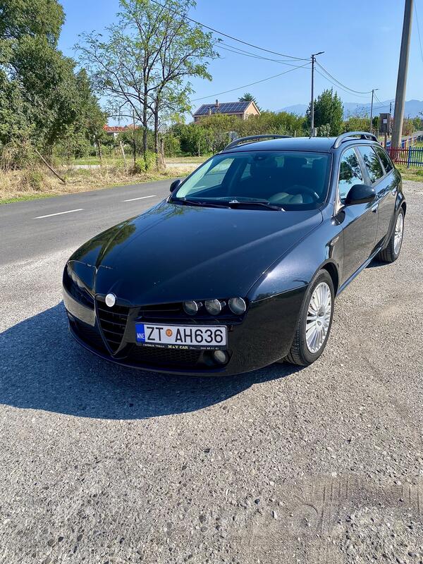 Alfa Romeo - 159