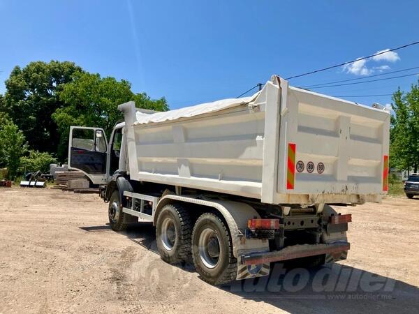 Mercedes Benz - 2527