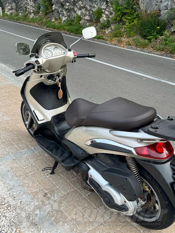 Piaggio - Beverly 500