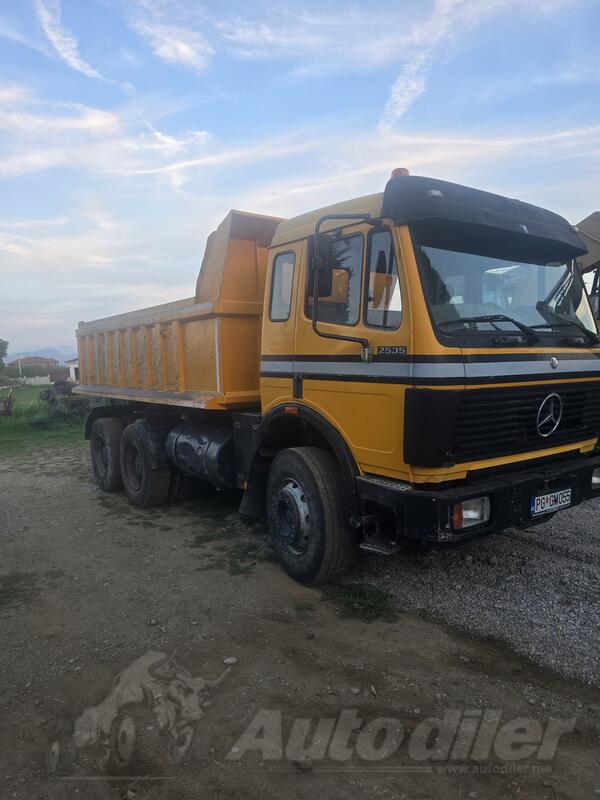 Mercedes Benz - Mercedes 2435