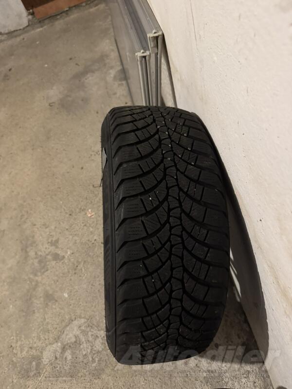 Fabričke rims and KUMHO tires