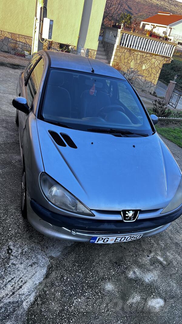 Peugeot - 206 - 1.1 benzin