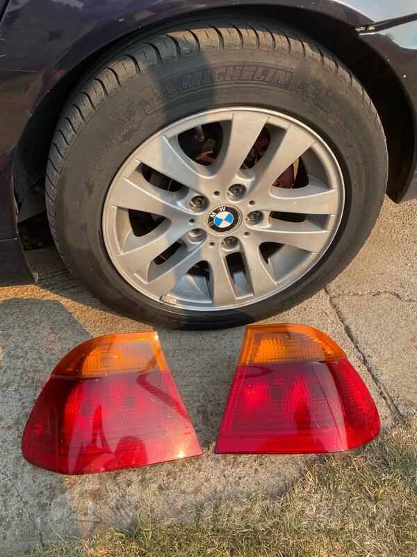 Oba stop svjetla za BMW - 320    - 2000