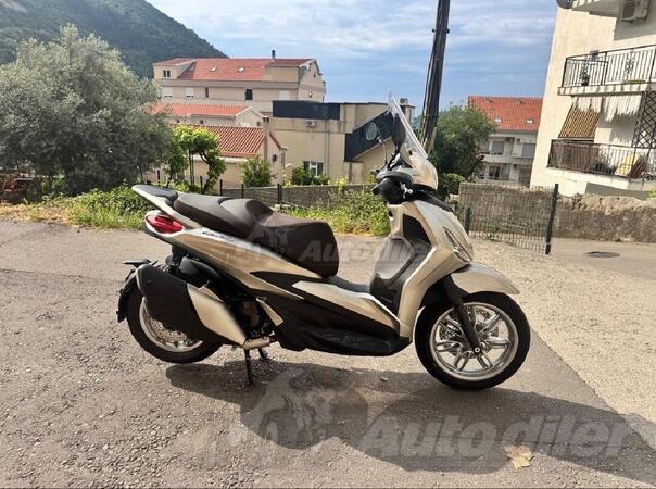 Piaggio - Beverly 400