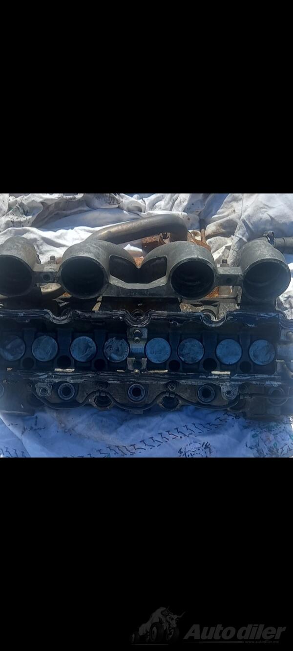 Glava motora za Peugeot - 206    - 2002