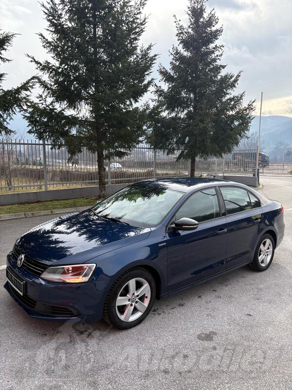Volkswagen - Jetta - 1.6 77KW