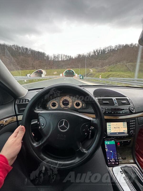 Приборная панель za Automobile - Mercedes Benz - E 220