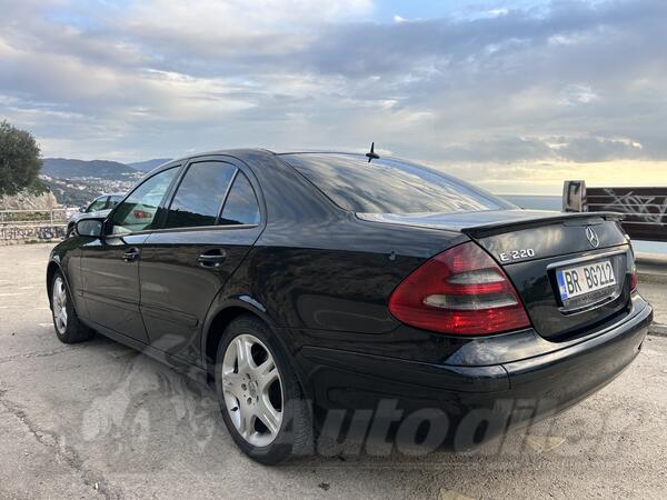 Mercedes Benz - E 220 - E220 CDI