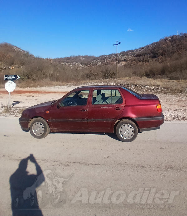 Volkswagen - Vento - 1.9 GTD