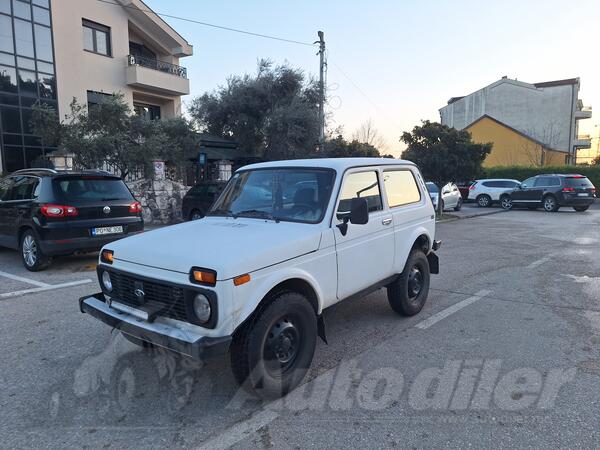 Lada - Niva - 1,7 BENZIN
