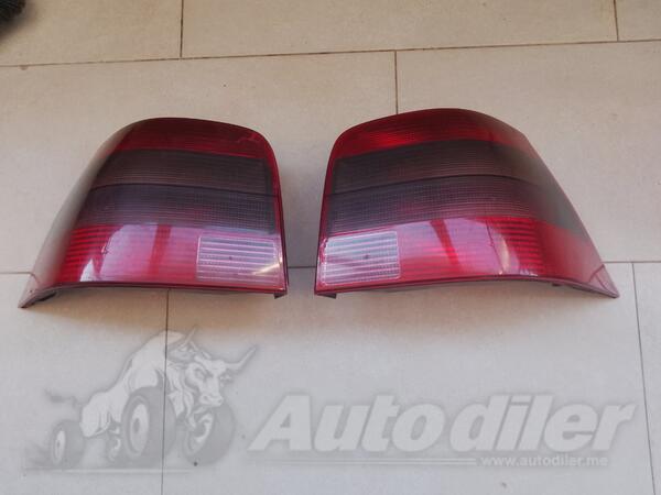 Oba stop svjetla za Volkswagen - Golf 4    - 2003