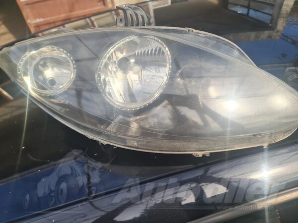 Oba fara za Seat - Leon    - 2008