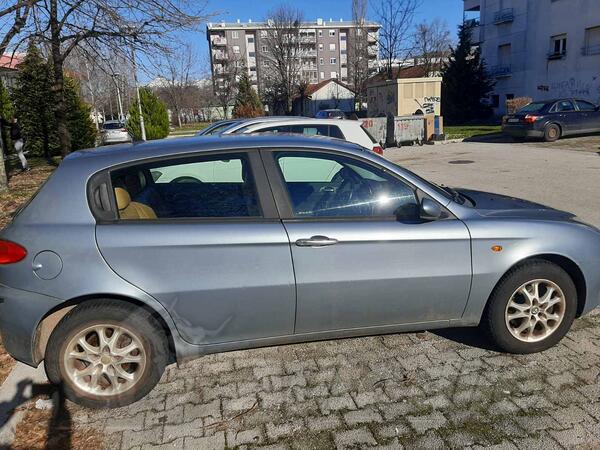 Alfa Romeo - 147 - 1.9